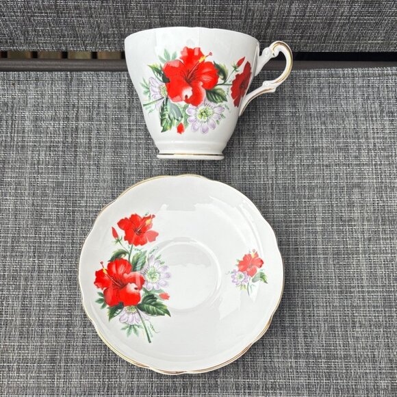 Regency Cup and Saucer Bone China Red Hibiscus Flower Gold Trim 3" Tall Tea Cup - Picture 1 of 9